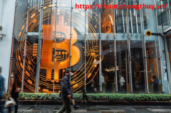Bitcoin sụt giảm mạnh, thị trường crypto "đỏ lửa" trước căng thẳng thương mại Mỹ-Trung tái bùng phát